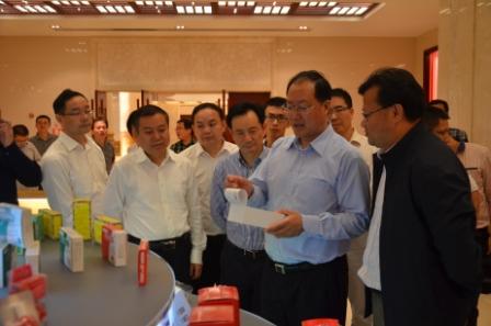 江西省委常委、常務副省長毛偉明視察仁和集團 (1).jpg